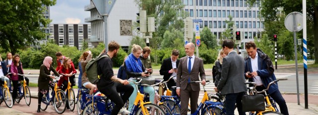 Coalitie-Y op de fiets naar Catshuis.jpeg