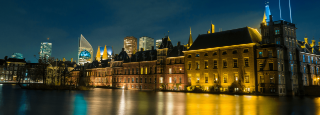 Binnenhof bij nacht.png