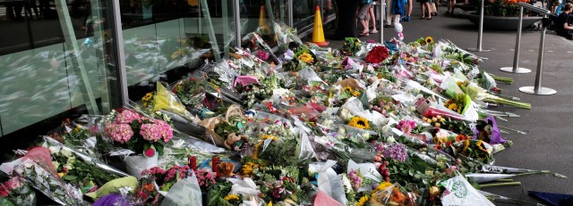 Amsterdam_Airport-_Flight_MH17_Memorial_(14675744526)_2