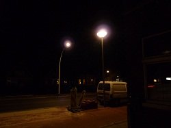 Aanpassen verlichting N371: de rechterlantaarn is verwijderd, de linker is de nieuwe, energiezuinige lantaarn
