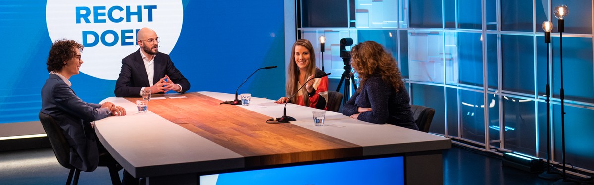 Congres met jongeren van PerspectieF aan tafel.jpg