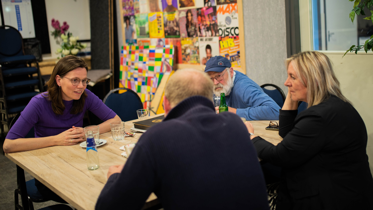 Mirjam in gesprek in Groningen