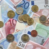 Euro_coins_and_banknotes dienstbare economie
