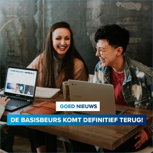 Studenten achter laptops