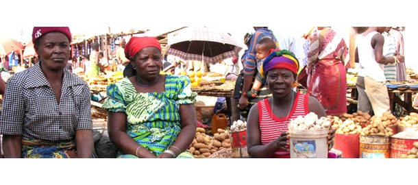 3 vrouwen, eerlijke prijs - op markt Lichinga