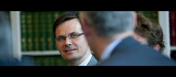 20110428-rouvoet-fractievergadering-overdracht-top