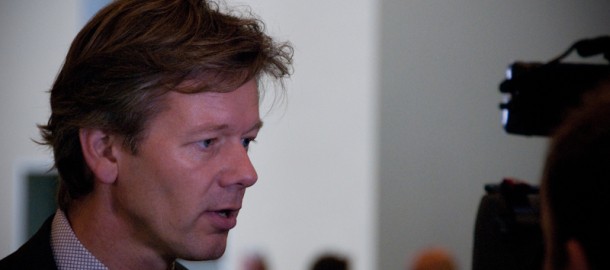 Joel Voordewind wordt geinterviewd-web