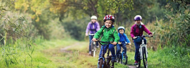 fietsende kinderen bijgesneden.jpg