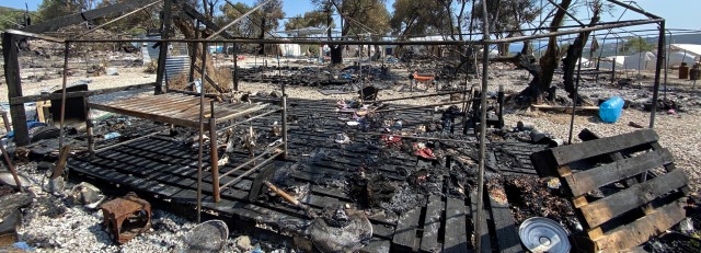 Lesbos Moria afgebrande tent.jpg