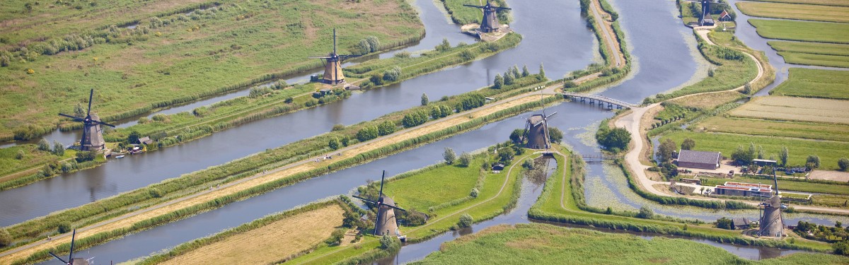 Polder en molens van boven.jpg