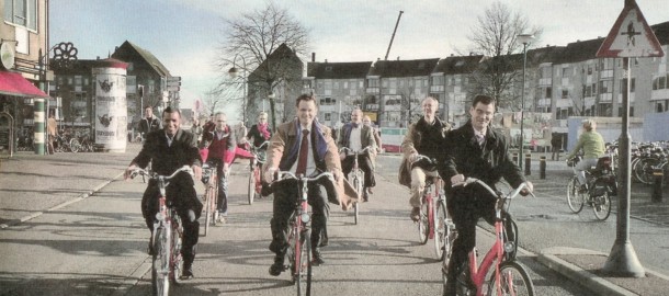 André Rouvoet op fiets in Houten